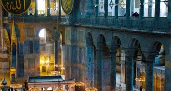 Ortodoxt tempel i centrum av muslimska Istanbul - Hagia Sofia-katedralen